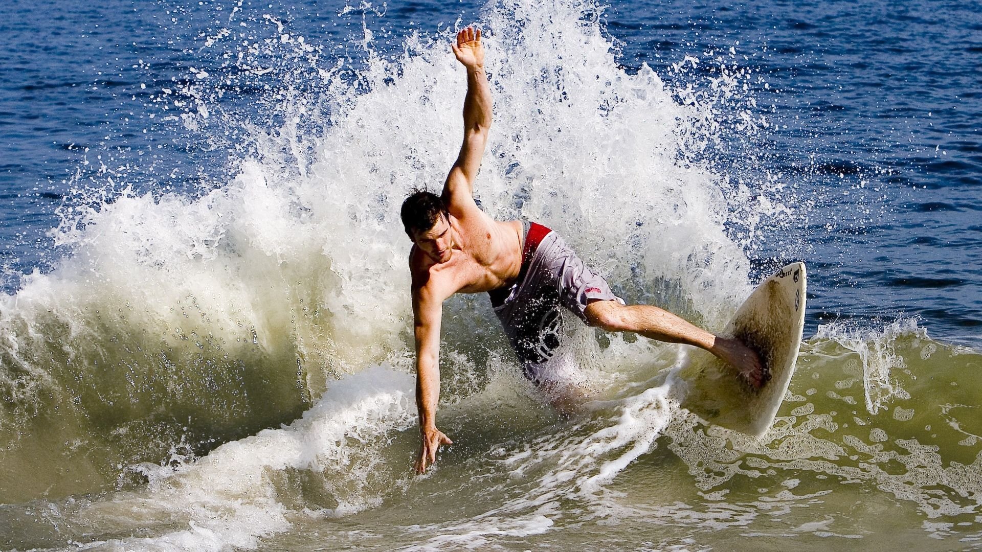 mk体育电脑版下载-“挥拍如风，壁球挑战极限！高新区全民健身馆迎来速度与耐力之战”